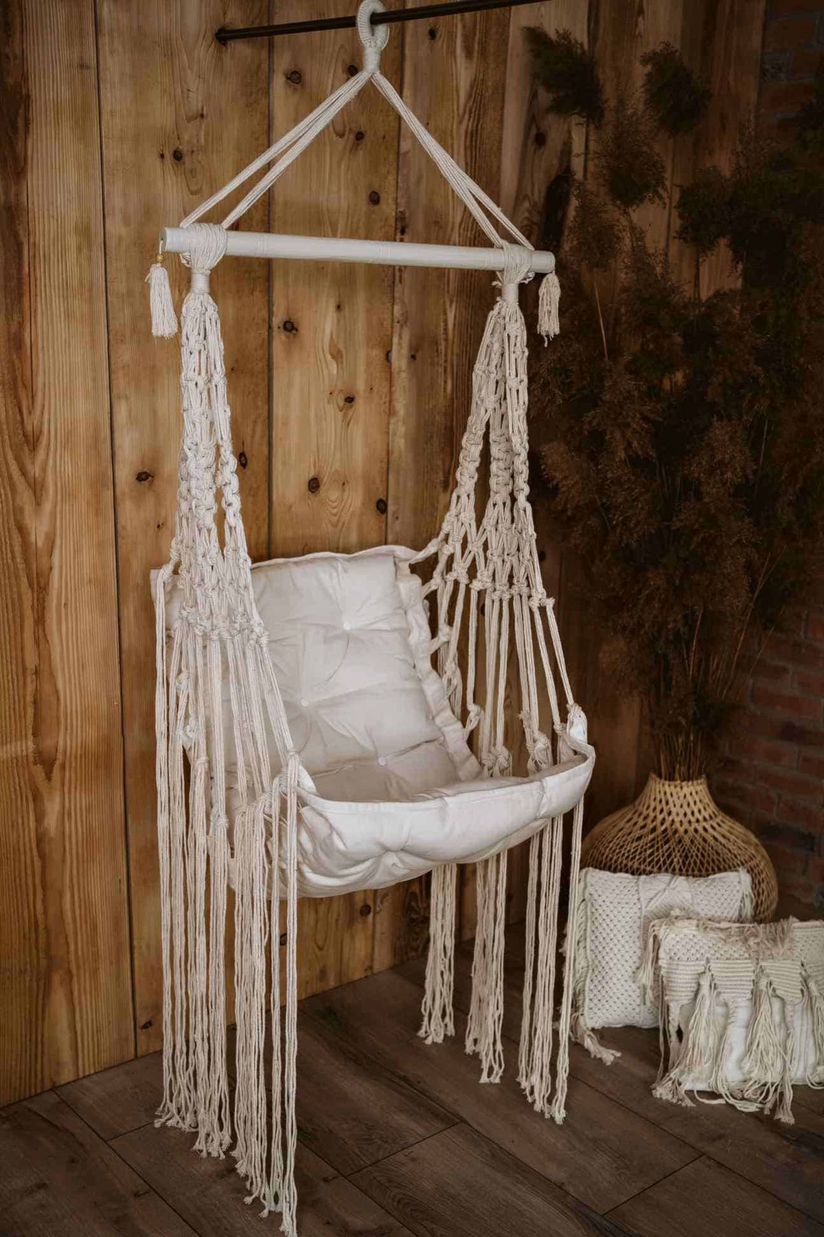 HANGING CHAIR