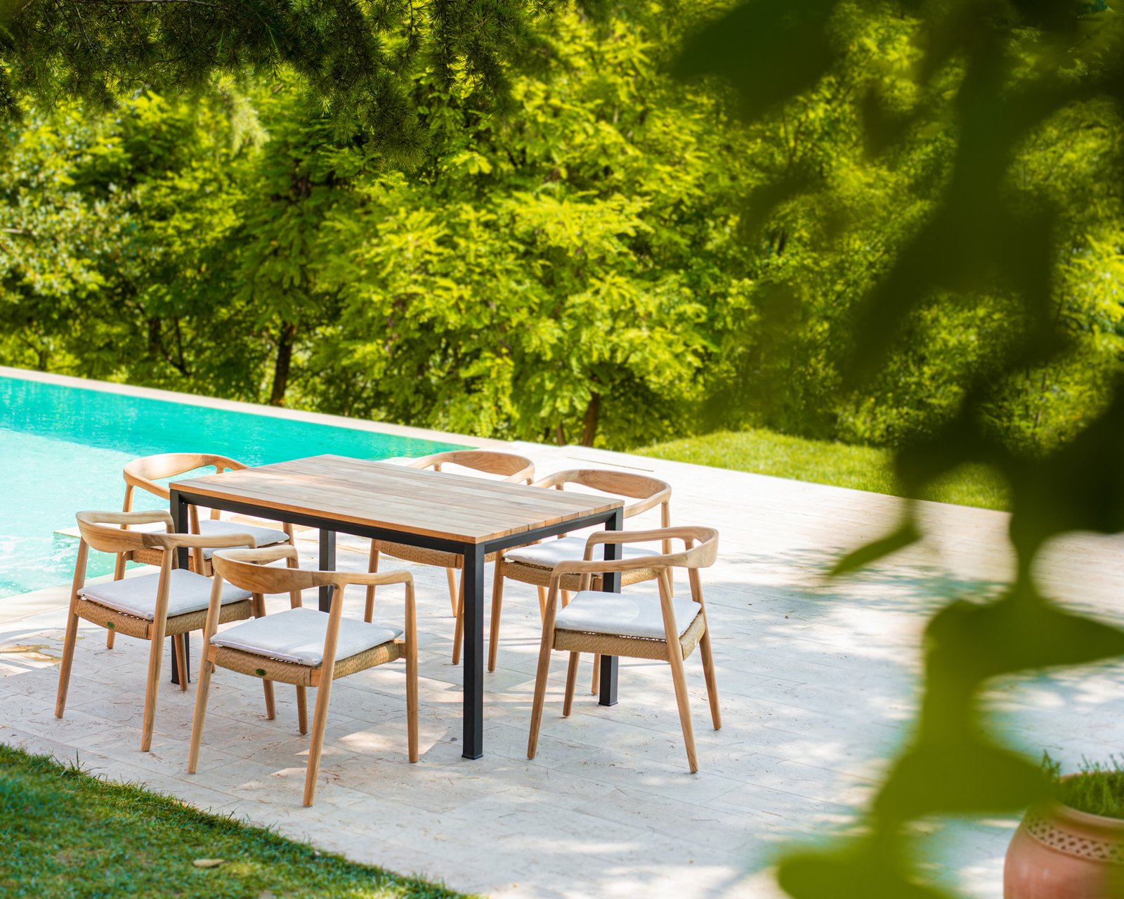 BARONG DINING TABLE & SETH OUTDOOR CHAIR Thumbnail