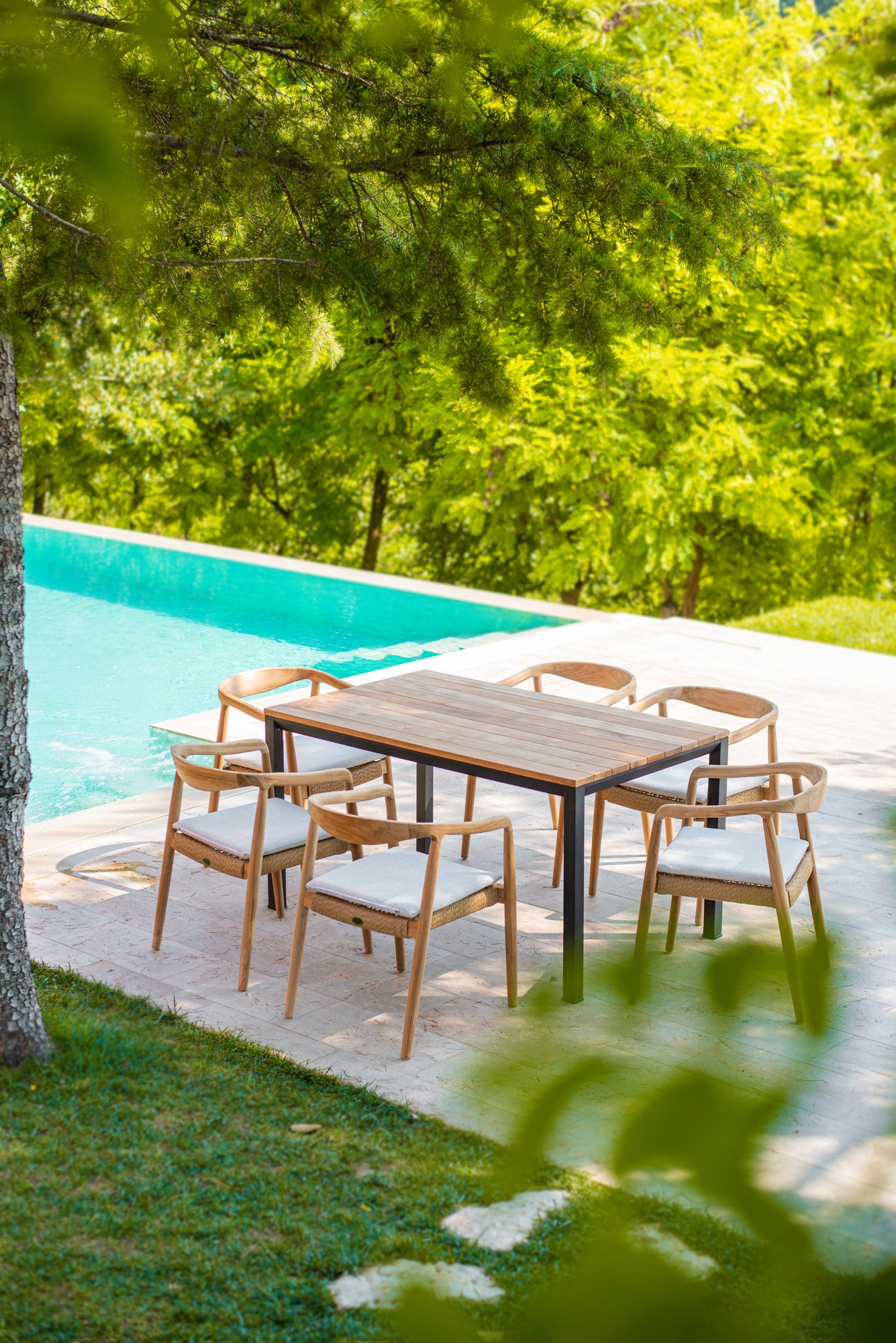 BARONG DINING TABLE & SETH OUTDOOR CHAIR Thumbnail