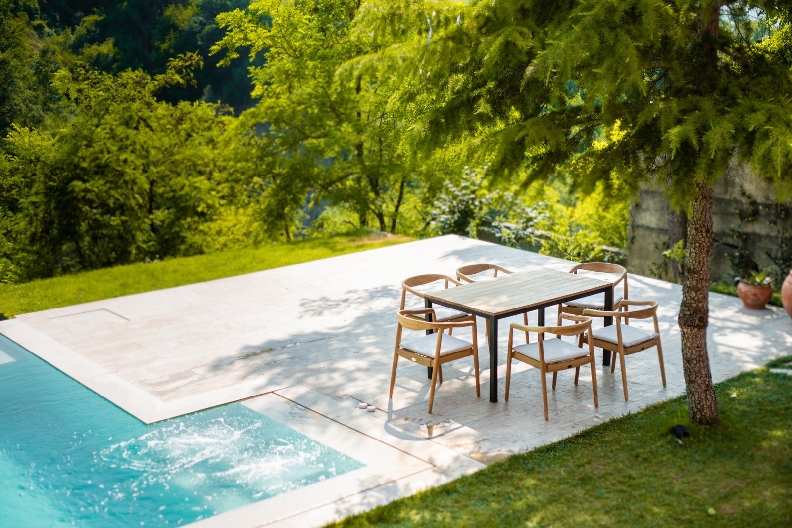 BARONG DINING TABLE & SETH OUTDOOR CHAIR Thumbnail