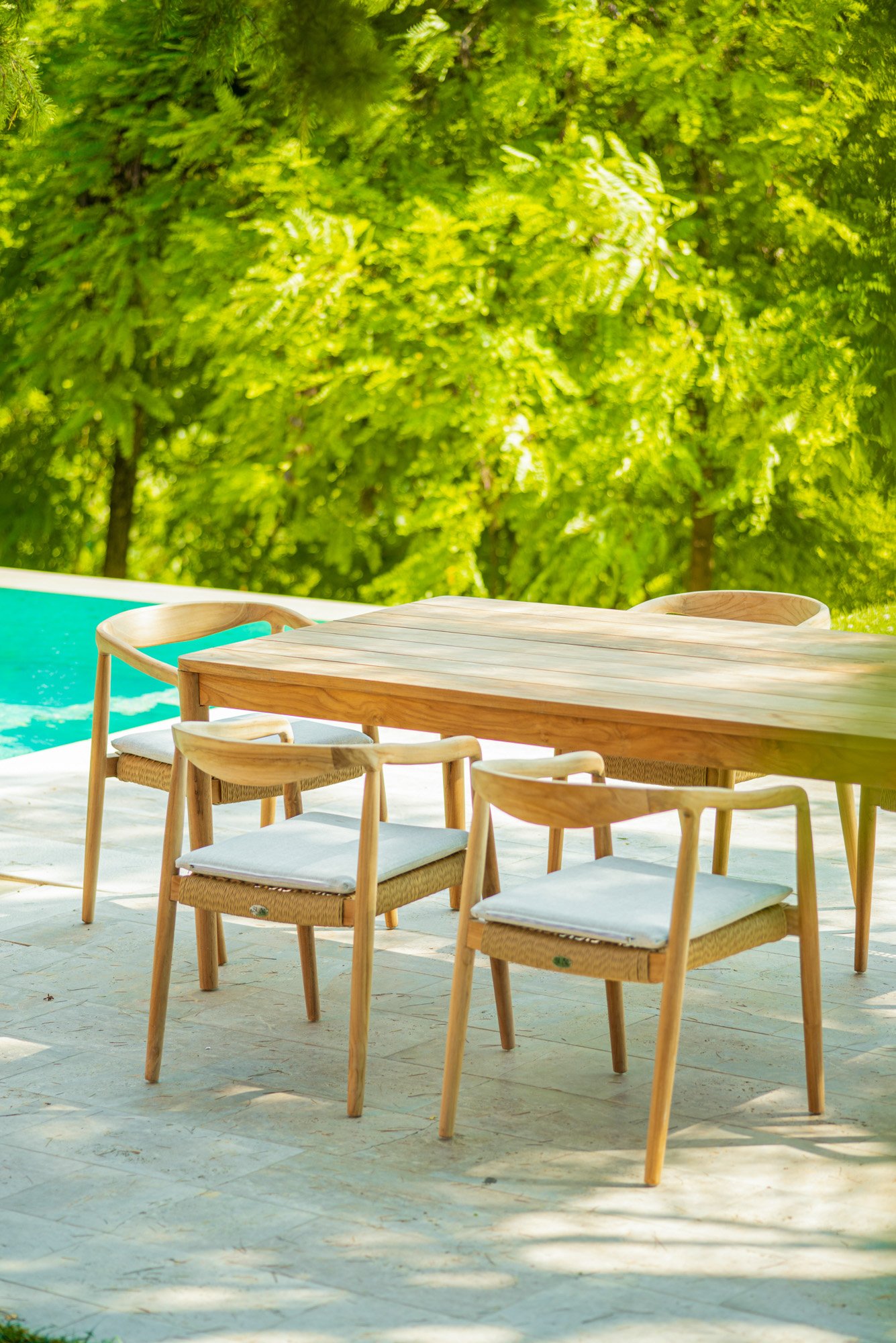 PURA DINING TABLE & SETH OUTDOOR CHAIR Thumbnail