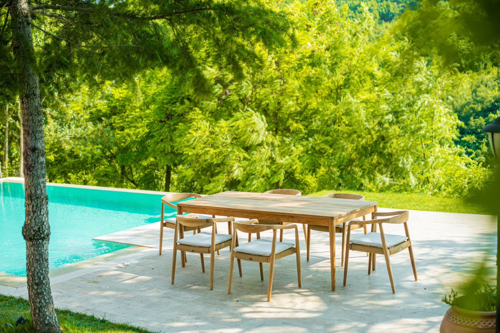 PURA DINING TABLE & SETH OUTDOOR CHAIR Thumbnail