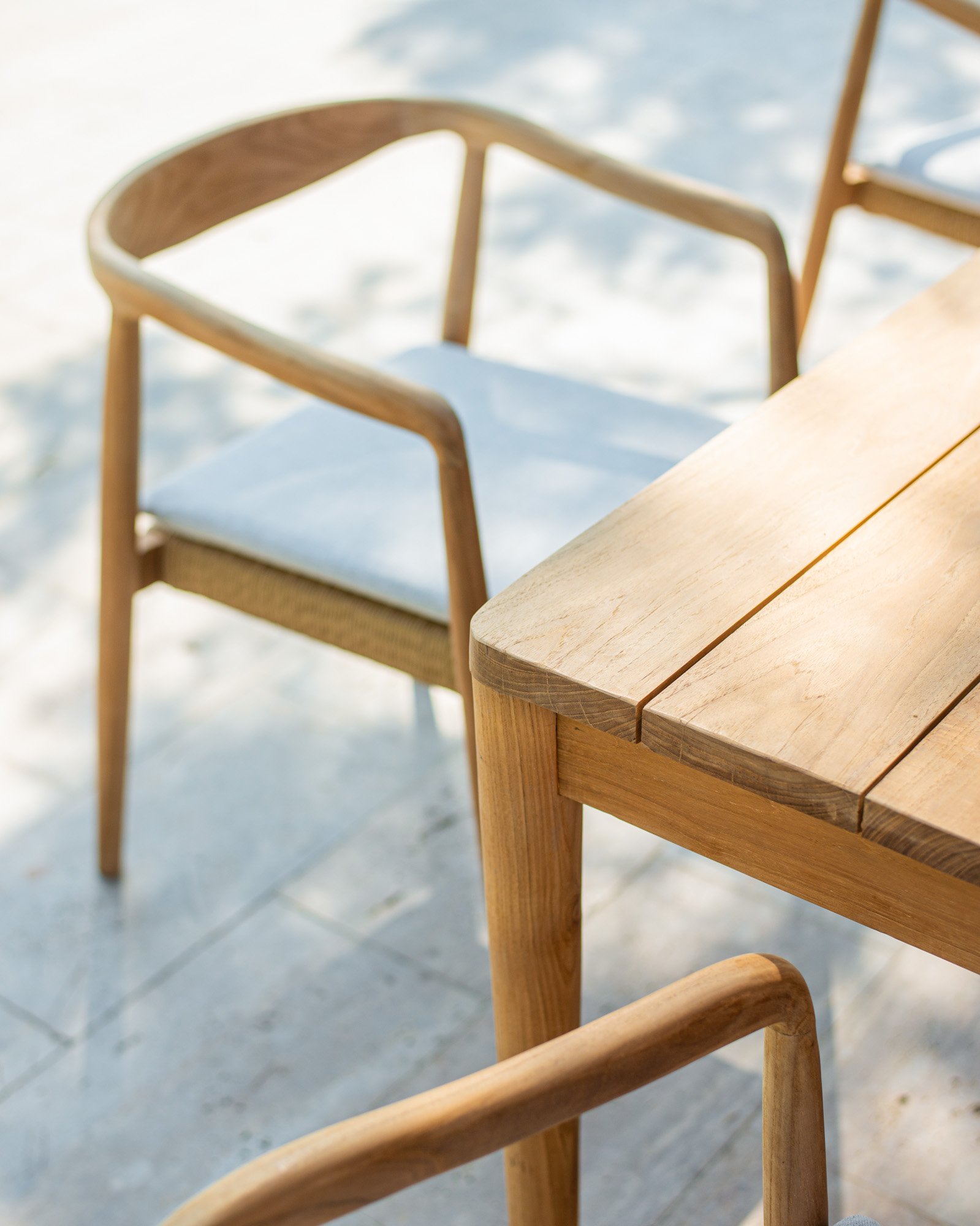 PURA DINING TABLE & SETH OUTDOOR CHAIR Thumbnail