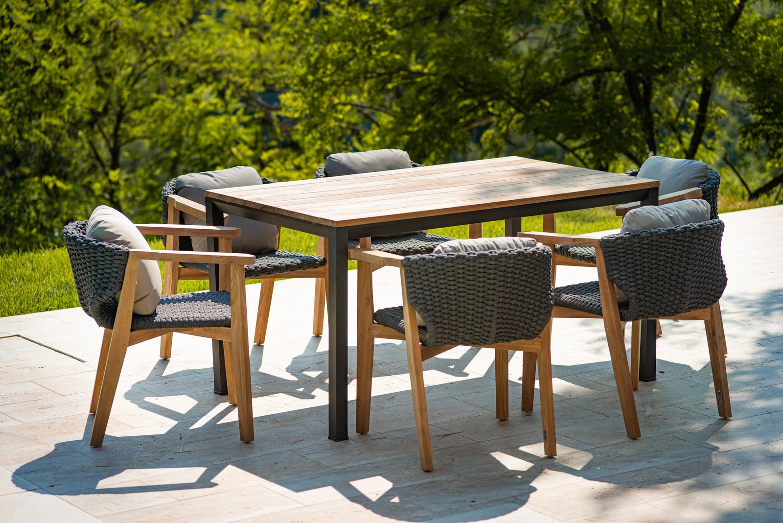 BARONG TABLE & NEO ARM CHAIR