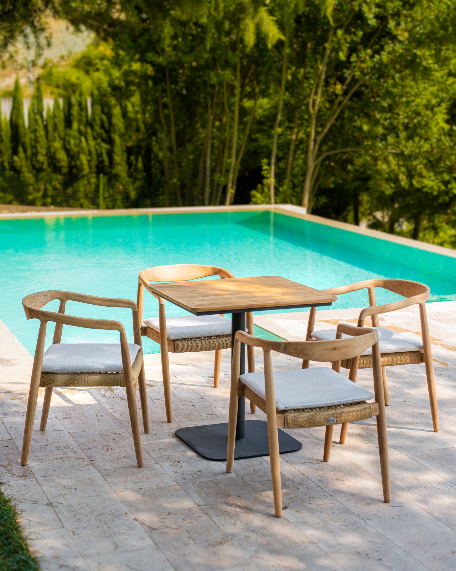 COAST TABLE & SETH OUTDOOR CHAIR