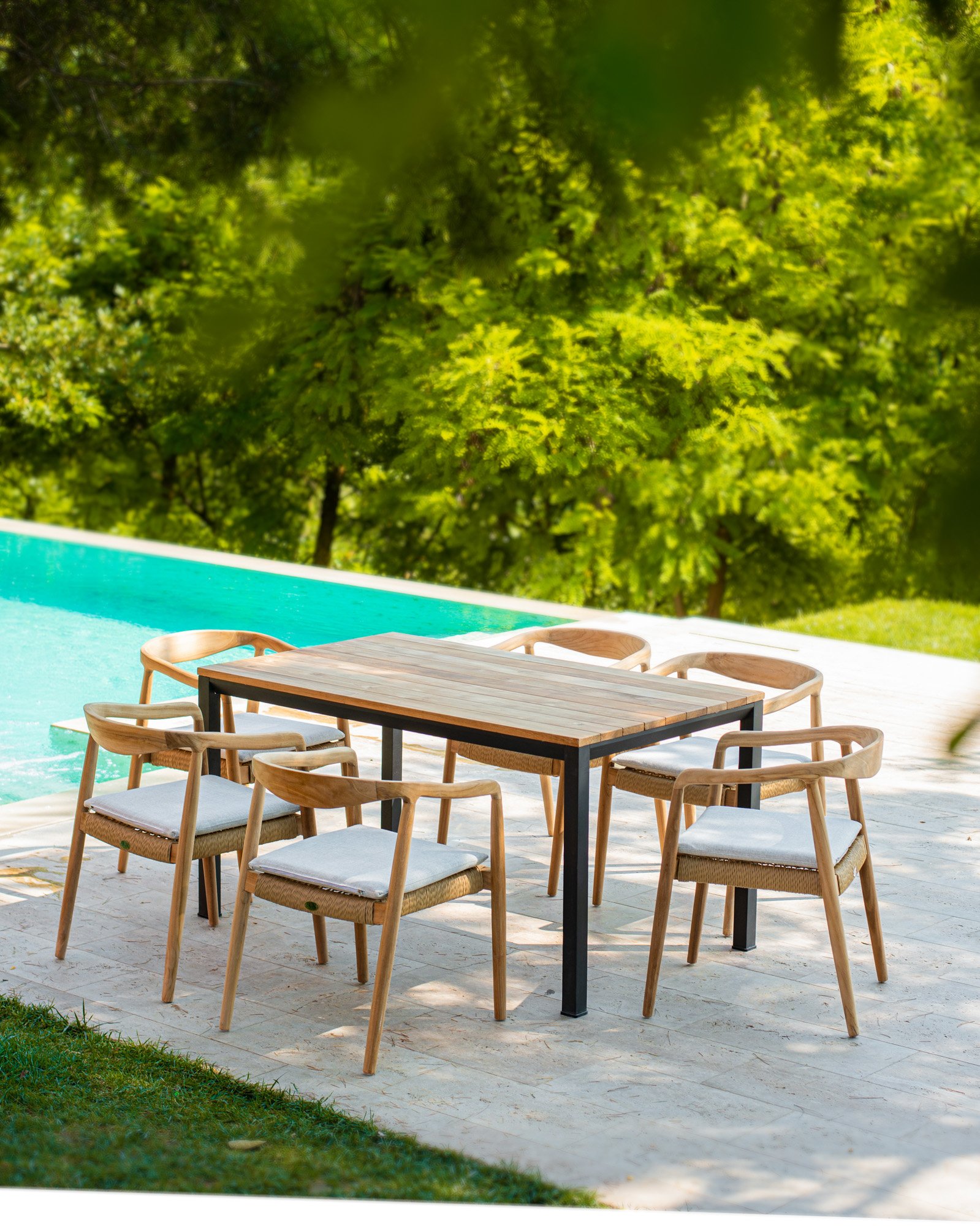 BARONG DINING TABLE & SETH OUTDOOR CHAIR